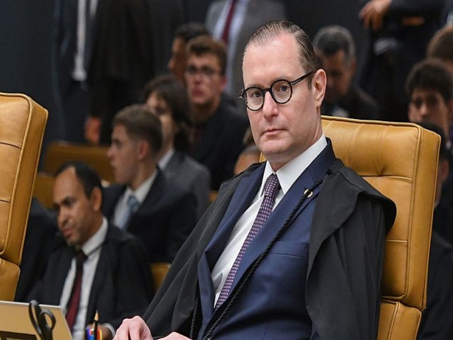 Zanin vota para condenar em 15 anos 1 bolsonarista por atos terroristas no 8 de janeiro