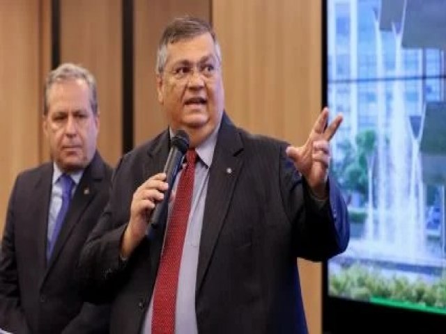 Nova medida de Flvio Dino mira CACs e acaba com poltica armamentista de Bolsonaro