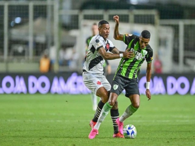 Fora de casa, gol aos 45 do segundo tempo tira o Vasco do Z-4 aps 128 dias