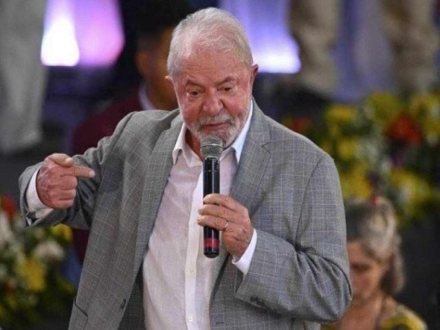 Lula assina decreto que regulamenta o Concurso Pblico Nacional Unificado, o Enem dos concursos