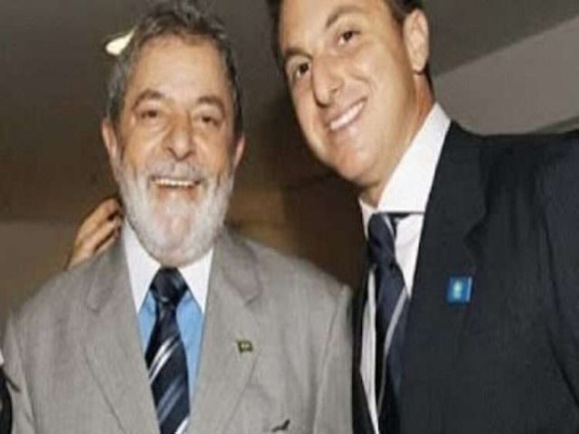 Apresentador Luciano Huck elogia presidente Lula por viabilizar resgate dos brasileiros