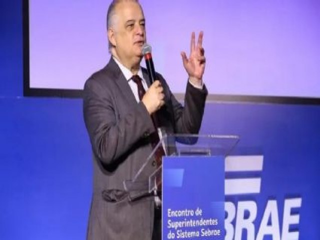 Prdio onde mora Mrcio Frana, ministro de Lula,  alvo de apedrejamento em SP