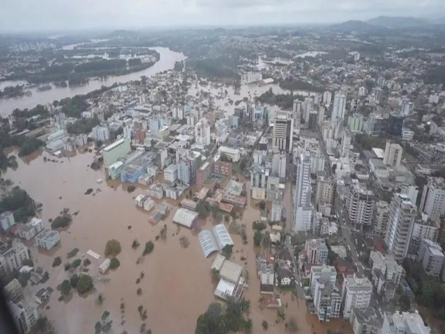 Previses apontam que 17 estados e DF esto sob alerta de chuvas fortes e temporais. Ventos de at 100 km/h