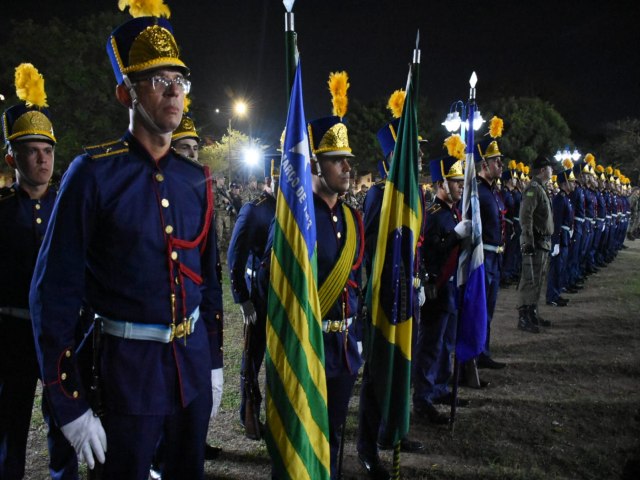 PM-PI realiza solenidade alusiva ao Dia da Bandeira e promove mais de 50 oficiais e praas