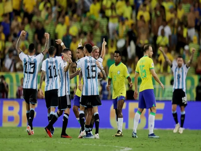 Aps derrotas nas Eliminatrias, Brasil cai para a 5 posio do ranking de selees da Fifa