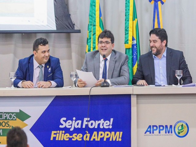 Rafael defende menor tarifa ao usurio durante encontro do Colegiado da Microrregio de gua e Esgoto