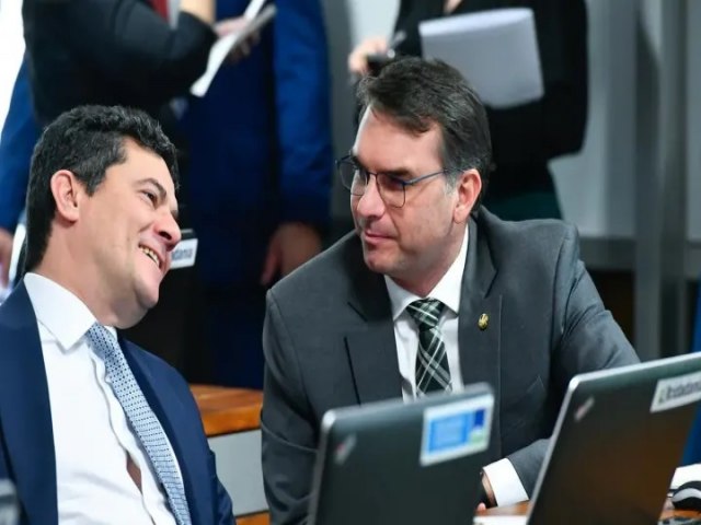  Senador Flvio Bolsonaro defende senador Srgio Moro aps voto a favor de Dino