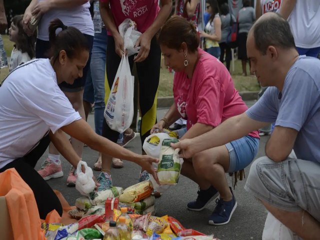 Natal sem Fome distribui 2 mil toneladas de alimentos em todo o pas