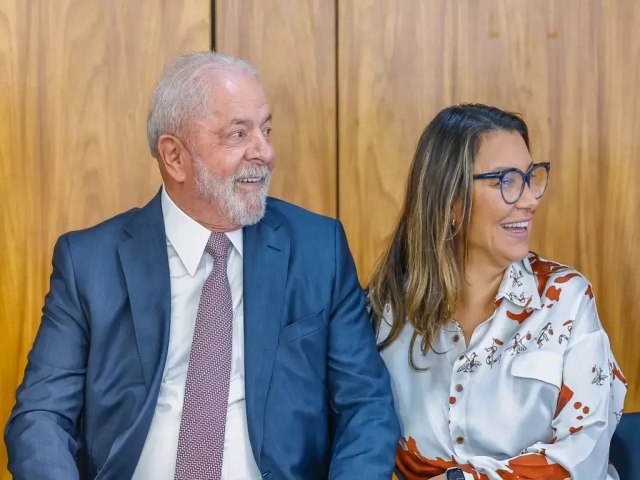  Estado mente: jornal  escrachado na web aps perseguio a Lula e a Janja