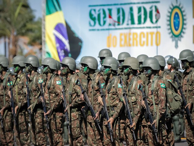 Mesmo sem cumprir metas, Exrcito paga bnus a militares e tenta esconder informaes