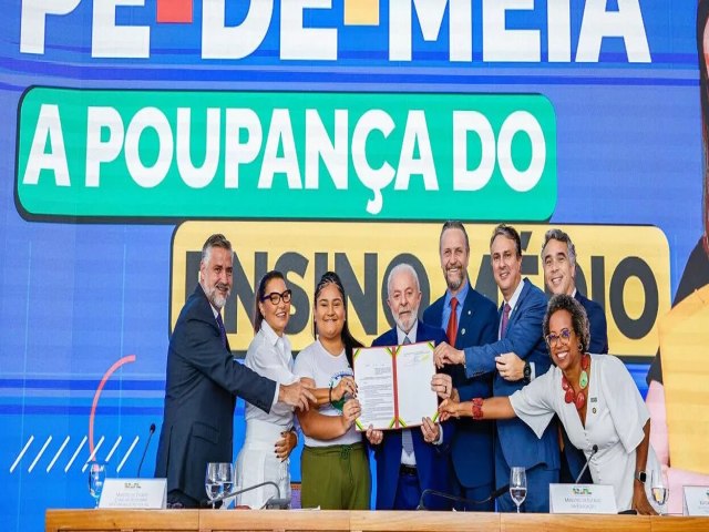 Governo Lula lana bolsa de R$ 9.200 por aluno para permanncia de estudantes no Ensino Mdio