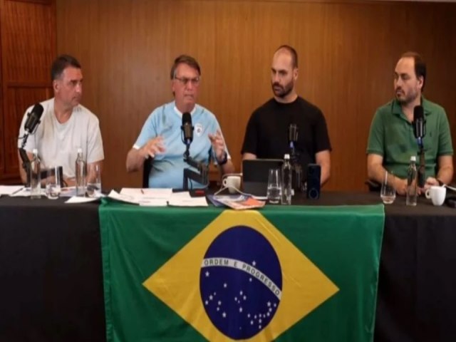 PF fez busca em Angra; Jair, Flvio, Eduardo e Carlos Bolsonaro fugiram de barco