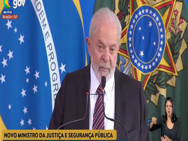 Crime organizado est metido em todas as atividades, do futebol  poltica, afirma Lula