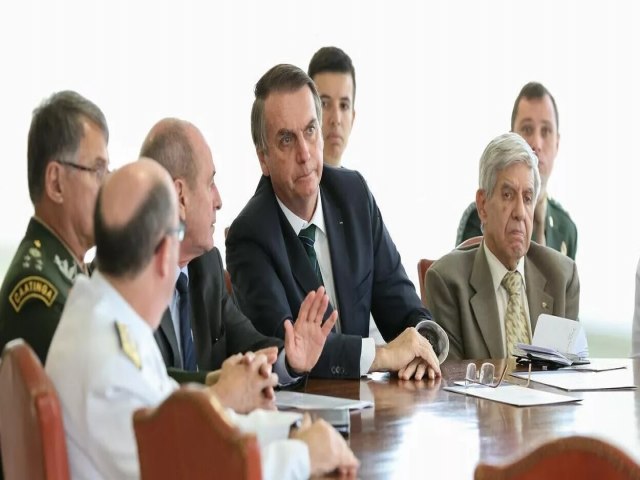 Se tiver que virar a mesa  antes das eleies, disse Heleno em reunio com Bolsonaro