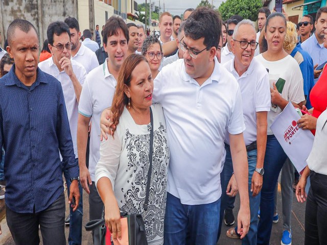 Rafael Fonteles entrega primeira das 67 obras do Oramento Participativo em Teresina