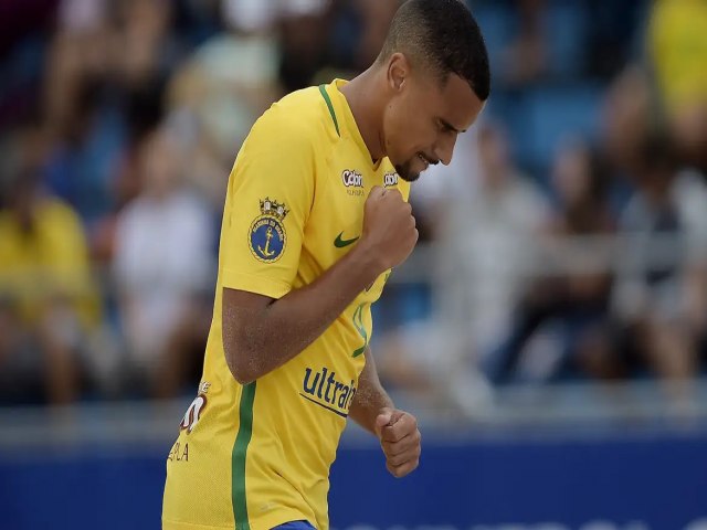 Rodrigo e Adriele so escolhidos melhores do mundo no Beach Soccer, em Dubai