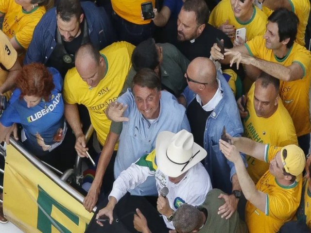 Bolsonaro pode ser preso se incitar crime durante ato na Paulista (SP), dizem especialistas