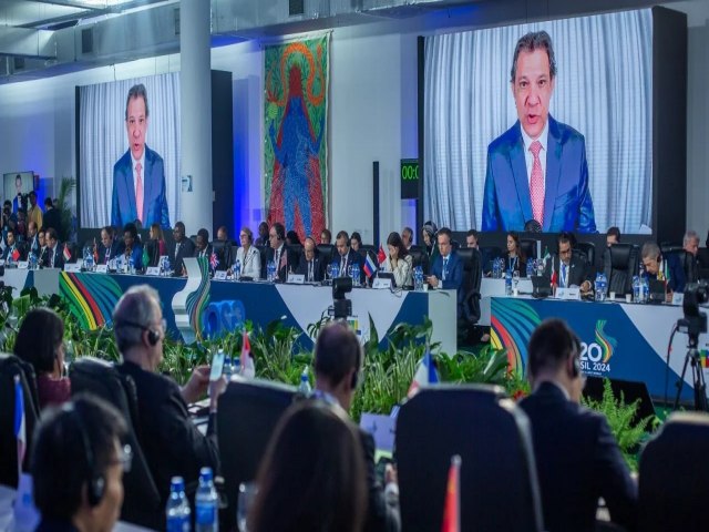 Bilionrios precisam pagar mais impostos, diz ministro Fernando Haddad no G20