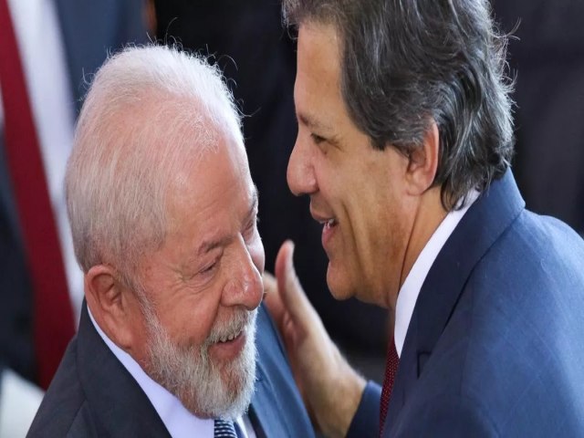 Em um ano de governo Lula, taxa de desemprego cai e renda dos brasileiros aumenta