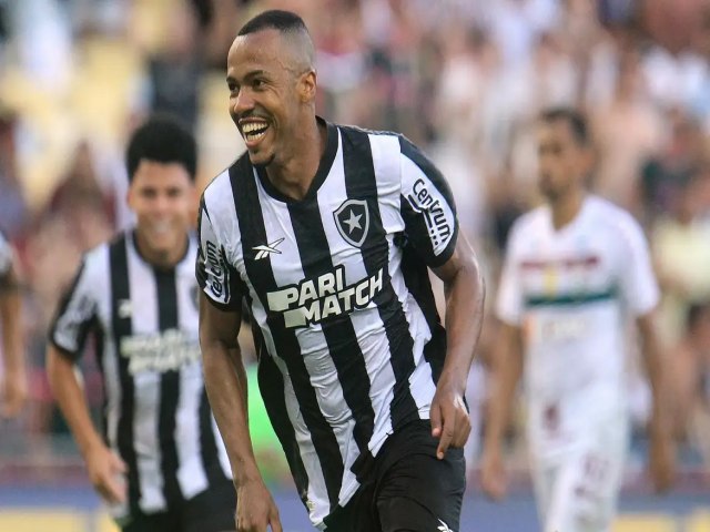 Botafogo bate Fluminense por 4 x 2 em jogo eletrizante no Estdio do Maracan