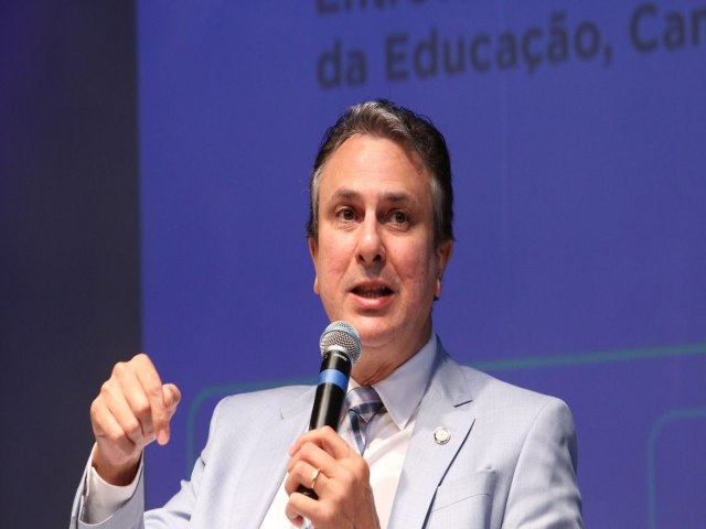 Camilo Santana encontrou sala secreta da Abin nas dependncias do Ministrio da Educao