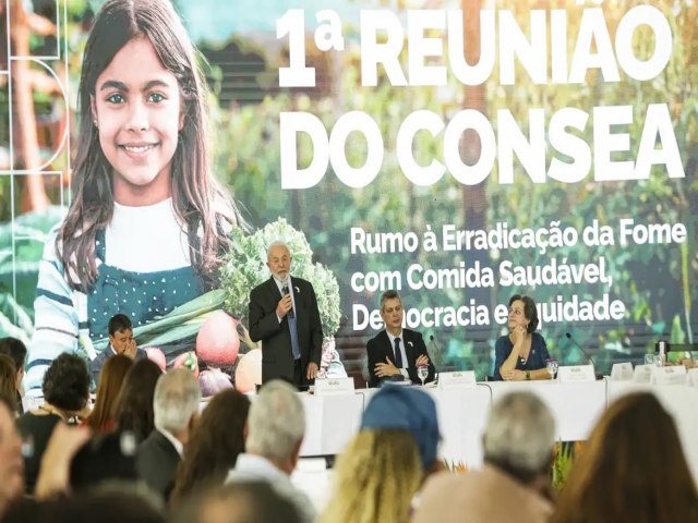 Presidente Lula regulamenta iniciativas para melhorar o acesso  alimentao