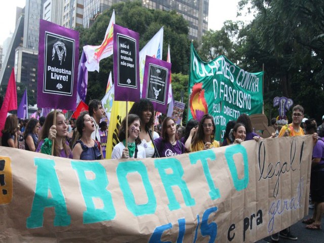 Na Avenida Paulista (SP), marcha pede legalizao do aborto e igualdade de gnero