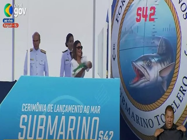 Lula e Macron acompanham batismo do Tonelero. Janja, como madrinha, batiza o submarino