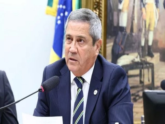 Braga Netto deu Medalha do Pacificador ao delegado acusado por morte de Marielle