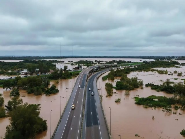 Chuvas: comporta de segurana rompe na zona norte de Porto Alegre