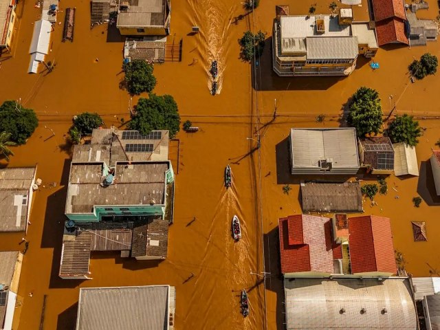 Mais de 1 mil presos so transferidos aps penitenciria inundar no RS