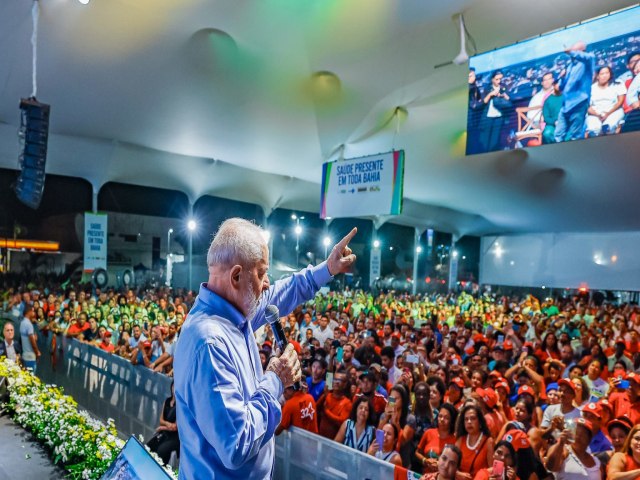 Lula alfineta Bolsonaro: Eu no quero fazer CACs. Eu quero fazer biblioteca