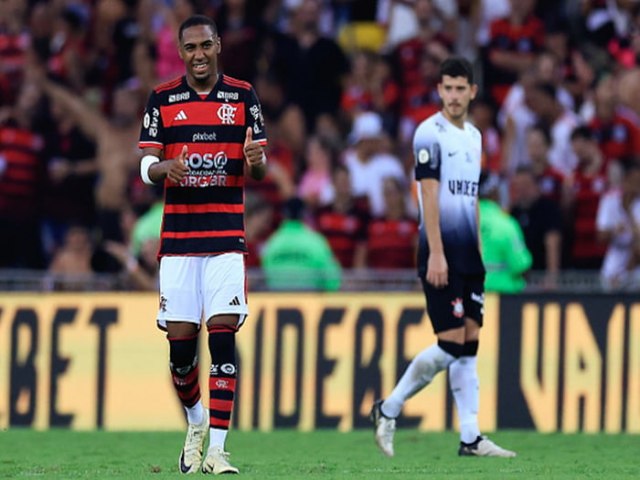 Flamengo bate Corinthians no Maracan e volta a vencer no Brasileiro: 2 x 0