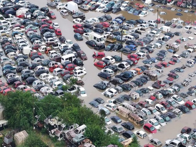 Gachos perderam 200 mil carros na enchente e a minoria deve ter seguro 