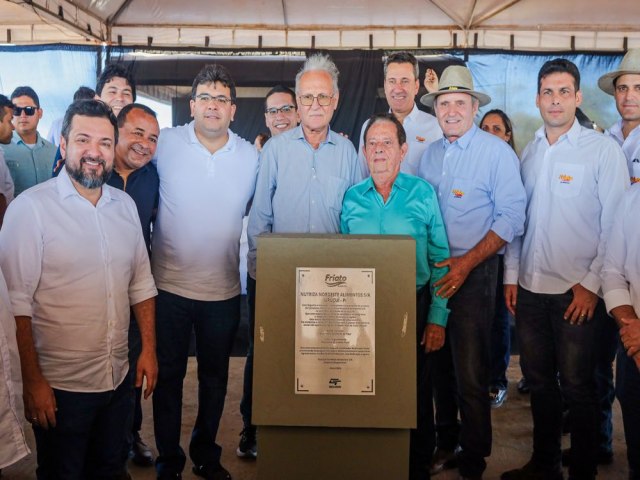 Governador participa do lanamento de frigorfico que vai abater 600 mil aves por dia em Uruu