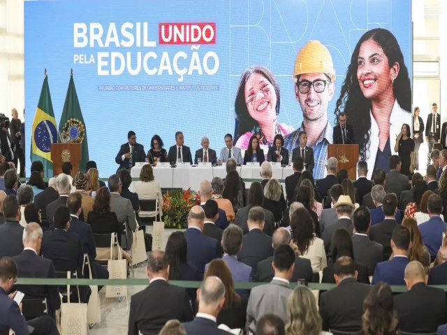 Governo Lula anuncia R$ 5,5 bi para obras e novos campi universitrios