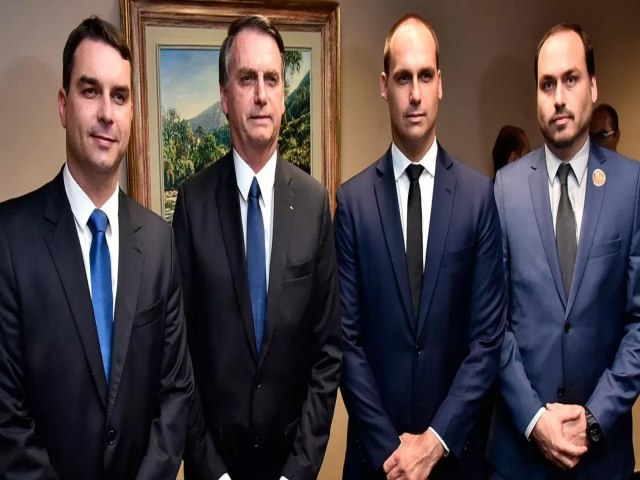 Bolsonaro indiciado pela PF: filhos se pronunciam diante do silncio do pai