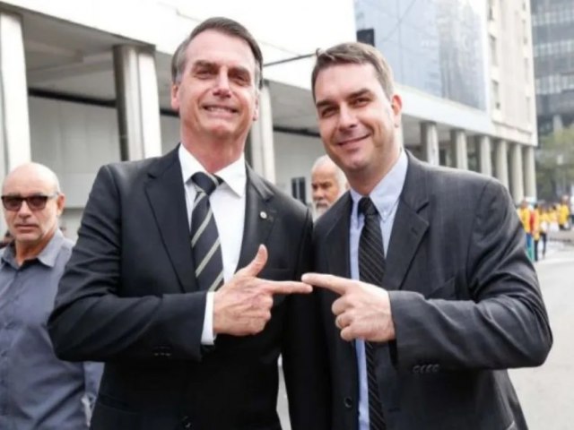 Flvio Bolsonaro acessou cofre que mantinha com o irmo Carlos antes de pagar dois imveis