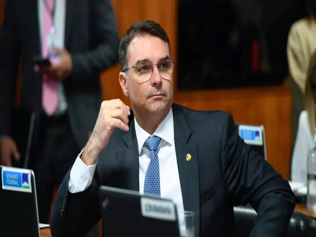 Bolsonaro e aliados cogitaram usar dados oficiais para ajudar Flvio em investigaes