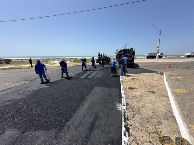 Seinfra recupera pavimentao asfltica na orla da praia de Atalaia em Lus Correia