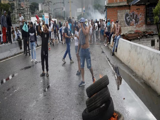 Sobe para 12 o nmero de mortos em protestos contra resultado eleitoral na Venezuela