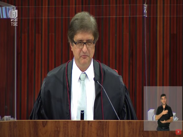 Procurador recebe relatrio para selar destino de Bolsonaro no Supremo Tribunal