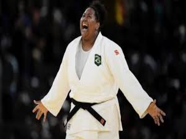 Judoca Beatriz Souza derrota israelense e garante o primeiro ouro do Brasil