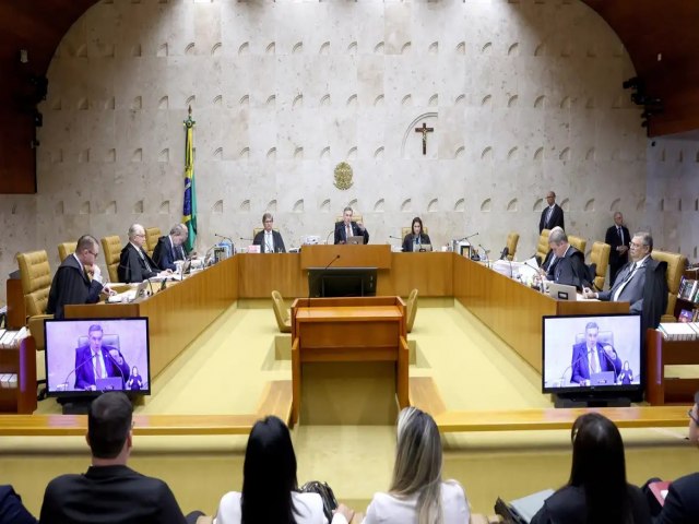 Maioria do Supremo torna r acusada de escrever Perdeu, man na esttua