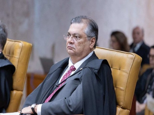 Ministro Flvio Dino suspende pagamento das emendas impositivas Pix