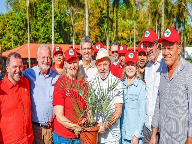 Lula se rene com dirigentes do MST para discutir Reforma Agrria