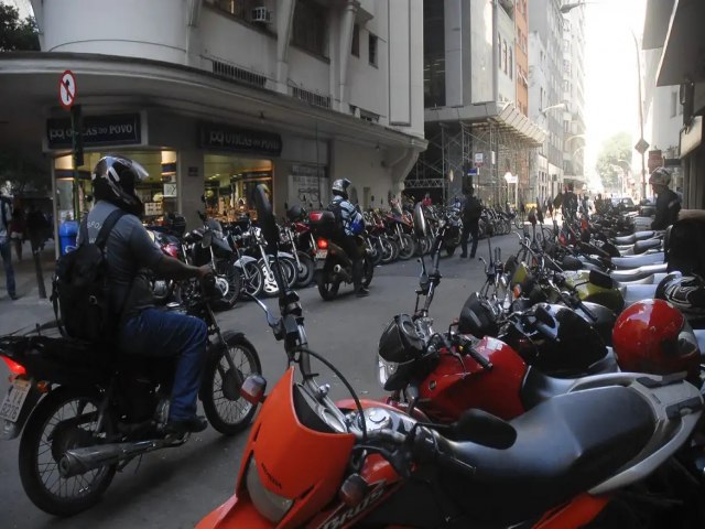 Mais da metade dos proprietrios de motocicleta no tem habilitao