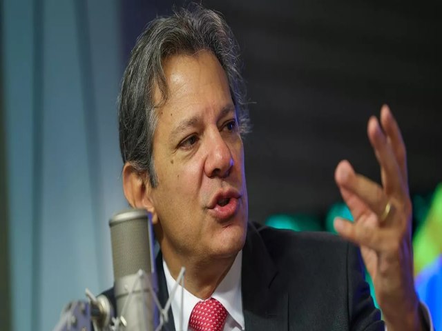 Ajuste fiscal no ser feito s custas dos mais pobres e bilionrios devem ser tributados, diz Haddad