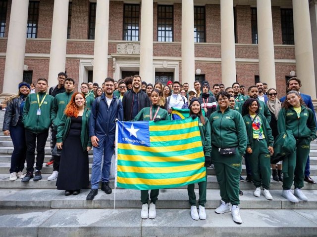 Nos EUA, intercambistas piauienses participam de tour pela Universidade de Harvard e assistem jogo de baseball