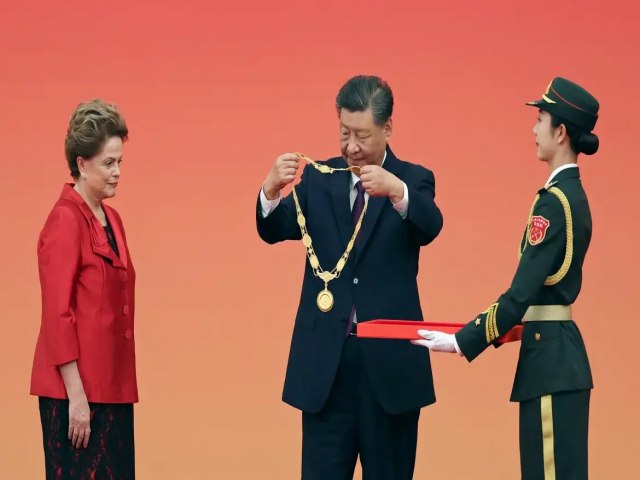 Ex-presidente Rousseff Dilma recebe medalha de presidente chins Xi Jinping 